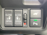 【両側パワースライドドア】スマートキーや運転席のスイッチで後席両側スライドドアの開閉が可能♪電動だから力を入れてドアを開ける必要が無く、小さなお子様でも簡単に開け閉めでき快適です♪