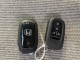 ポケットやバッグに入れたままドアの施錠・解錠ができ、エンジンもボタンひとつで始動できます。荷物が多い時でもスムーズです。