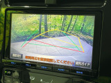 【バックカメラ】駐車時に後方がリアルタイム映像で確認できます。大型商業施設や立体駐車場での駐車時や、夜間のバック時に大活躍!運転スキルに関わらず、今や必須となった装備のひとつです!
