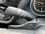 各操作位置がマークで示されており、運転席から設定を確認しやすいレバーです。雨天時など視界の確保が気になる場面でも手元で操作でき、天候に合わせた使い分けをサポートしてくれます。
