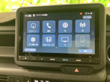 ナビや電話、ラジオ、テレビなどのメニューがまとまり、使いたい項目を画面から選べます。機能ごとにアイコンで表示されるため、目的のメニューを探しやすく、日々の車内で便利に活用できます。