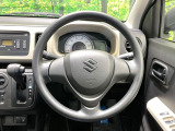 インテリアに合わせたデザインのステアリングは、運転される方のことも考え、運転しやすい形状、大きさです。是非一度、実際に触ってお確かめください。