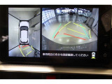 パノラミックビューモニター付きです。車両を上から見たような映像をディスプレイオーディオ画面に表示。運転席からの目視だけでは見にくい、車両周辺の状況をリアルタイムでしっかり確認できます。