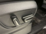 パワーシート搭載。微妙な調整が手軽にでき、ピッタリのポジションで運転することが可能です。