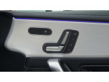 【フロントシートヒーティング】運転席/助手席共に三段階で調節が可能なシートヒーターを装備しております。季節を問わず快適にご使用いただけます。』