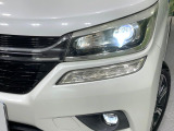 【LEDヘッドライト】悪天候や夜間走行時も良好な視界を確保し安心して運転できる高輝度LEDヘッドライトを装備!点灯速度が早く、消費電力も抑えられています。