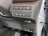 【オートブレーキホールド】渋滞時や信号待ちでブレーキを放しても停車してくれるオートブレーキホールド機能付きです。しっかりと確認してブレーキは離しましょう。
