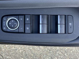 パワーウインドウスイッチです。ミラーの開閉スイッチをAUTOにしていただければドアロック時にドアミラーが閉じロック解除をするとドアミラーが開きますので、とても便利です♪