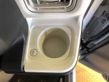 便利なドリンクホルダーが付いています。
