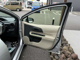 運転席側ドアトリムもご覧の状態です!!