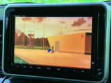 テレビ番組を画面で視聴できる装備です。停車中の休憩時間などに映像を楽しめるため、車内で過ごす時間の選択肢が広がります。画面の表示が見やすく、停車時に内容を確認しやすいのも便利です。