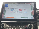 停車中にはテレビ番組などの映像を視聴でき、休憩時間も車内でゆったり過ごせます。画面表示が見やすく、日常の待ち時間にも便利にお使いいただける装備です。