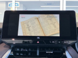 画面でテレビ映像を楽しめる装備です。停車中の休憩時間にも映像を視聴でき、待ち時間を過ごす際の楽しみが広がります。見やすい大画面で、車内でのひとときを快適に過ごせます。