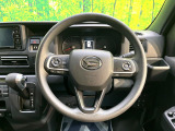 インテリアに合わせたデザインのステアリングは、運転される方のことも考え、運転しやすい形状、大きさです。是非一度、実際に触ってお確かめください。