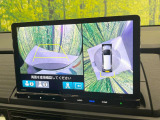 【マルチビューカメラシステム】専用のカメラにより、上から見下ろしたような視点で360度クルマの周囲を確認することができます☆死角部分も確認しやすく、狭い場所での切り返しや駐車もスムーズに行えます。