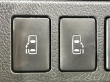 【両側パワースライドドア】スマートキーや運転席のスイッチで後席両側スライドドアの開閉が可能♪電動だから力を入れてドアを開ける必要が無く、小さなお子様でも簡単に開け閉めでき快適です♪