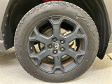 純正のアルミホイール装着。多やサイズは225/60R18です