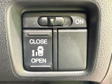 【パワースライドドア】スマートキーや運転席のスイッチでスライドドアの開閉が可能♪電動だから力を入れてドアを開ける必要が無く、小さいお子様でも、重い荷物を持っている時もラクに開け閉めできます♪