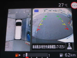 アラウンドビューモニター(車両を上から見たように表示)装着で車庫入れをサポート