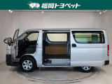 スライドドアは両側手動式です。