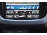 運転席助手席と体の間に溜まる熱気を吸い込み蒸れを解消。暑い日でも快適にドライブできる シートベンチレーション。