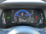 視認性の高いメーターが、運転をサポートします。様々な情報を確認でき、快適なドライブに貢献。日常の移動からロングドライブまで、安心してお車と向き合えます。