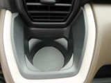 カップホルダーは運転席や助手席からちょうど手の届く位置です!!