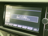 オーディオの選択画面にはAM・FMやCD/DVD、SD、テレビなどの項目が並びます。利用する音源に合わせて選びやすく、日々の移動時間にお好みの音楽を楽しめます。
