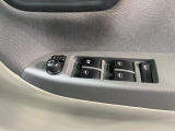 【電動格納ミラー】サイドミラーは電動格納式となっており、狭い駐車場でもキズがつくリスクを抑えられます。