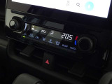 車内を快適に、オートエアコンを装備しています。