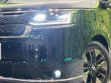 【LEDヘッドライト】悪天候や夜間走行時も良好な視界を確保し安心して運転できる高輝度LEDヘッドライトを装備!点灯速度が早く、消費電力も抑えられています。