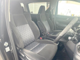 運転席まわりには十分なスペースがあり、大柄な方でもゆったり運転していただける環境です。