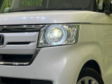 【LEDヘッドライト】悪天候や夜間走行時も良好な視界を確保し安心して運転できる高輝度LEDヘッドライトを装備!点灯速度が早く、消費電力も抑えられています。