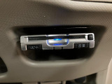 高速道路に乗るときは必需品です。有料道路の料金をキャシュレス ノンストップで通過できます。ETCカードは現在使用中のもので大丈夫です。