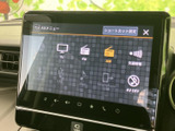 テレビやラジオ、スマートフォン連携など、使いたいメニューを画面から選べる構成です。項目が一覧で表示され、音楽や情報の切り替えも確認しやすく、日常の車内時間を快適にサポートします。