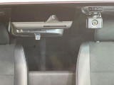 【トヨタセーフティセンス】走行中に前方の車両等を認識し、衝突しそうな時は警報とブレーキで衝突回避と被害軽減をアシスト。より安全にドライブをお楽しみいただけます。