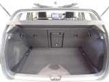 荷室は荷物を隠せるトノカバー付!充分な荷室の広さです!