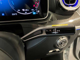 メルセデスベンツでは殆どが電子コラムシフトを採用しており、前進後退の切り替えをスムーズに行うことが出来ます。