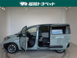 両側パワースライドドア付きだから、狭い駐車スペースなどでの 乗り降りラクラク!小さなお子さまのいるご家庭には嬉しい装備。