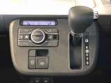 温度を設定すれば、自動で車内の温度管理をしてくれる優れものです♪ATミッションで運転楽々