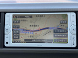 地図上に目的地までのルートや周辺道路が表示され、現在地を確認しながら移動をサポートします。画面上の案内に沿って行き先を把握しやすく、初めての場所へ向かう際にも頼りになるナビゲーションです。