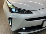 【LEDヘッドライト】悪天候や夜間走行時も良好な視界を確保し安心して運転できる高輝度LEDヘッドライトを装備!点灯速度が早く、消費電力も抑えられています。
