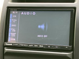 オーディオのメニュー画面には複数の音源項目が並び、目的に合わせて選びやすい構成です。現在の状態も画面上で確認でき、音楽を聴きたい場面でメニューを見ながら操作できます。