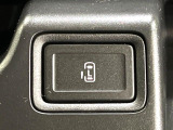 【パワースライドドア】スマートキーや運転席のスイッチでスライドドアの開閉が可能♪電動だから力を入れてドアを開ける必要が無く、小さいお子様でも、重い荷物を持っている時もラクに開け閉めできます♪