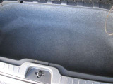荷室ボードの下にも収納スペースがあり傘や洗車道具も収納が出来ます。