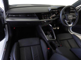 Audiのインテリアはエクステリア同様、優れたデザイン性とクオリティ、そして機能性を兼ね備えております。