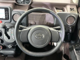 インテリアに合わせたデザインのステアリングは、運転される方のことも考え、運転しやすい形状、大きさです。是非一度、実際に触ってお確かめください。