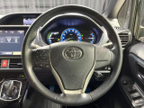 【純正革巻きステアリング】上質な革を使用することで、手にしっかり馴染みとても運転しやすいハンドルです♪