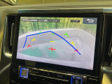 【バックカメラ】駐車時に後方がリアルタイム映像で確認できます。大型商業施設や立体駐車場での駐車時や、夜間のバック時に大活躍!運転スキルに関わらず、今や必須となった装備のひとつです!