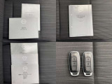 各取り扱い説明書、整備手帳、スマートキー2本つきです。